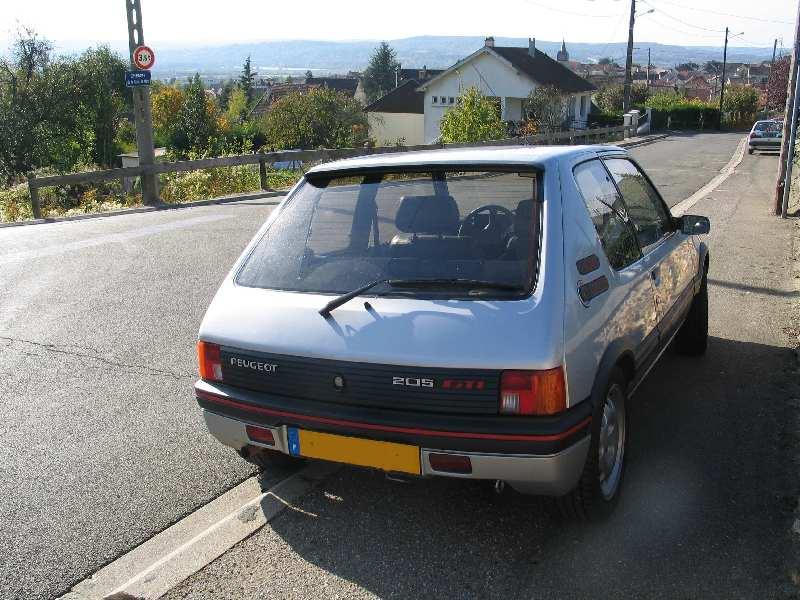 PassionGTi-Peugeot205GTi1.9-20051030-0006.jpg