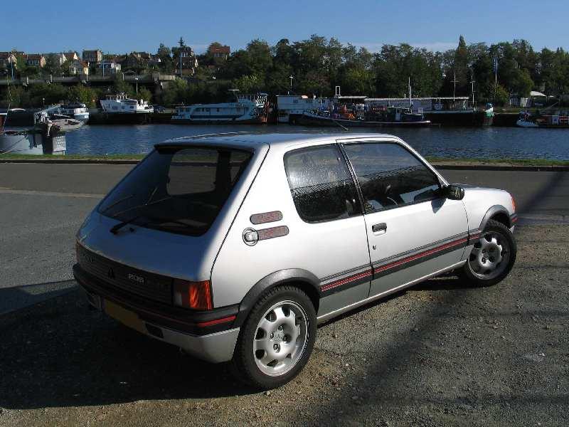 PassionGTi-Peugeot205GTi1.9-20051030-0012.jpg