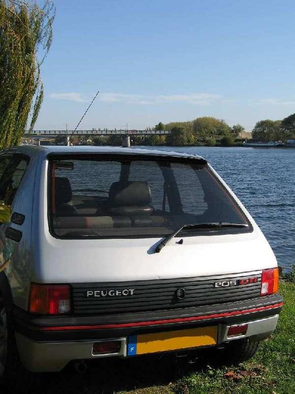 PassionGTi-Peugeot205GTi1.9-20051030-0021.jpg