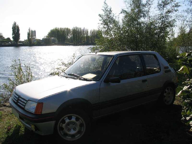 PassionGTi-Peugeot205GTi1.9-20051030-0023.jpg