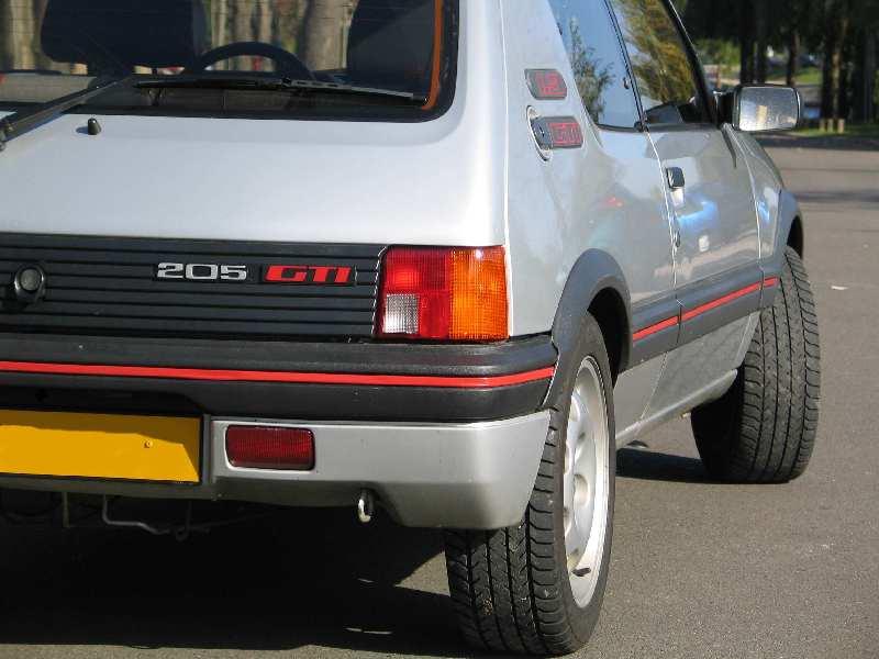 PassionGTi-Peugeot205GTi1.9-20051030-0027.jpg
