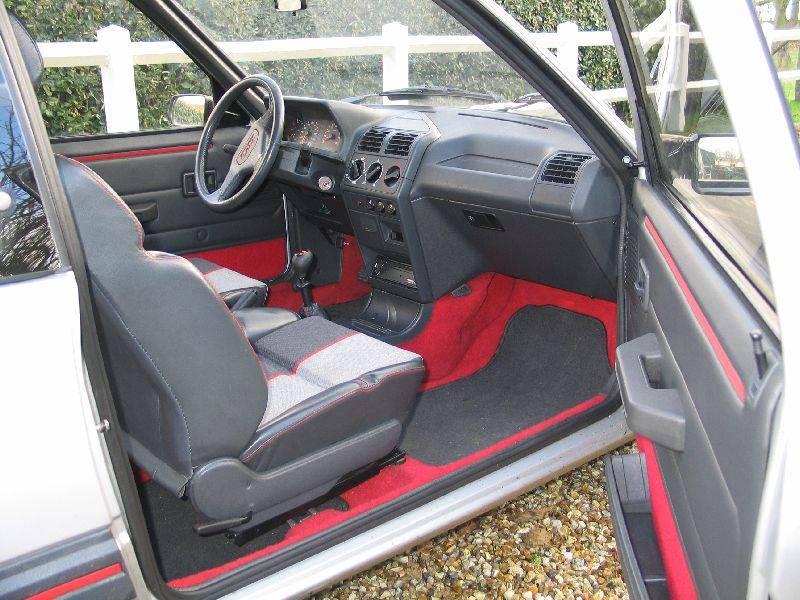 passiongti_205_GTi_1.9_130-interieur-1.jpg